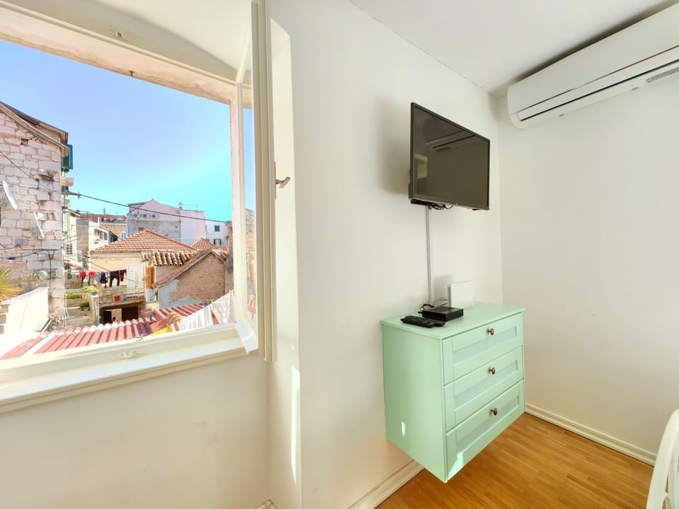 TV and multimedia, View (from property/room), Evening entertainment, air conditioner