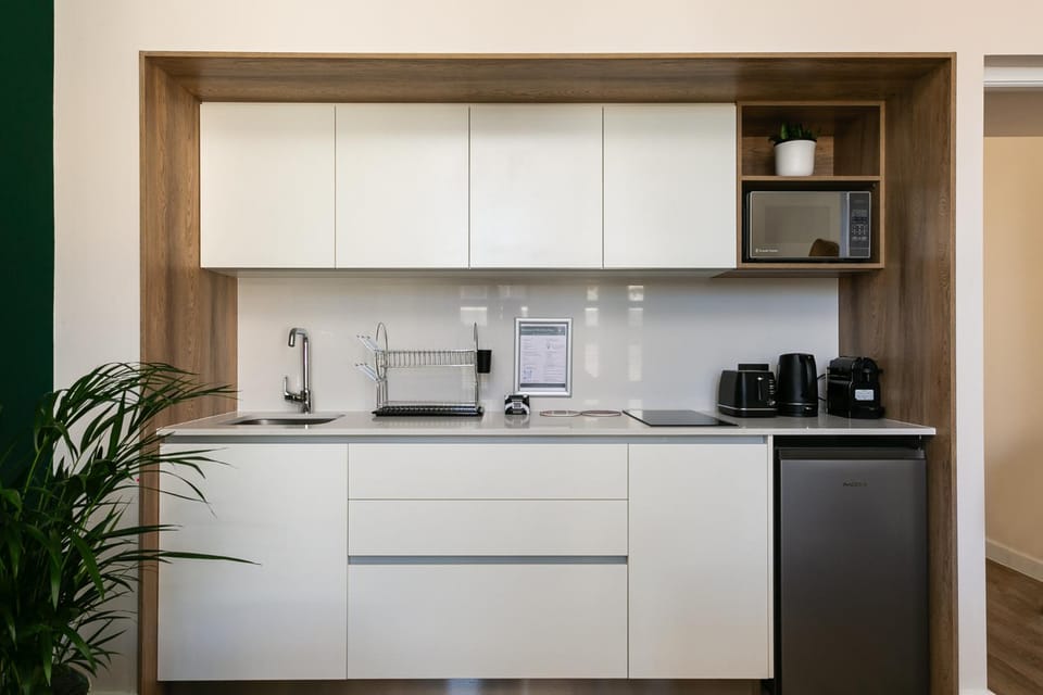 Coffee/tea facilities, Kitchen or kitchenette, minibar, stove, toaster