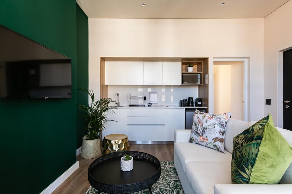 Coffee/tea facilities, Kitchen or kitchenette, Living room, Seating area, minibar, stove, toaster