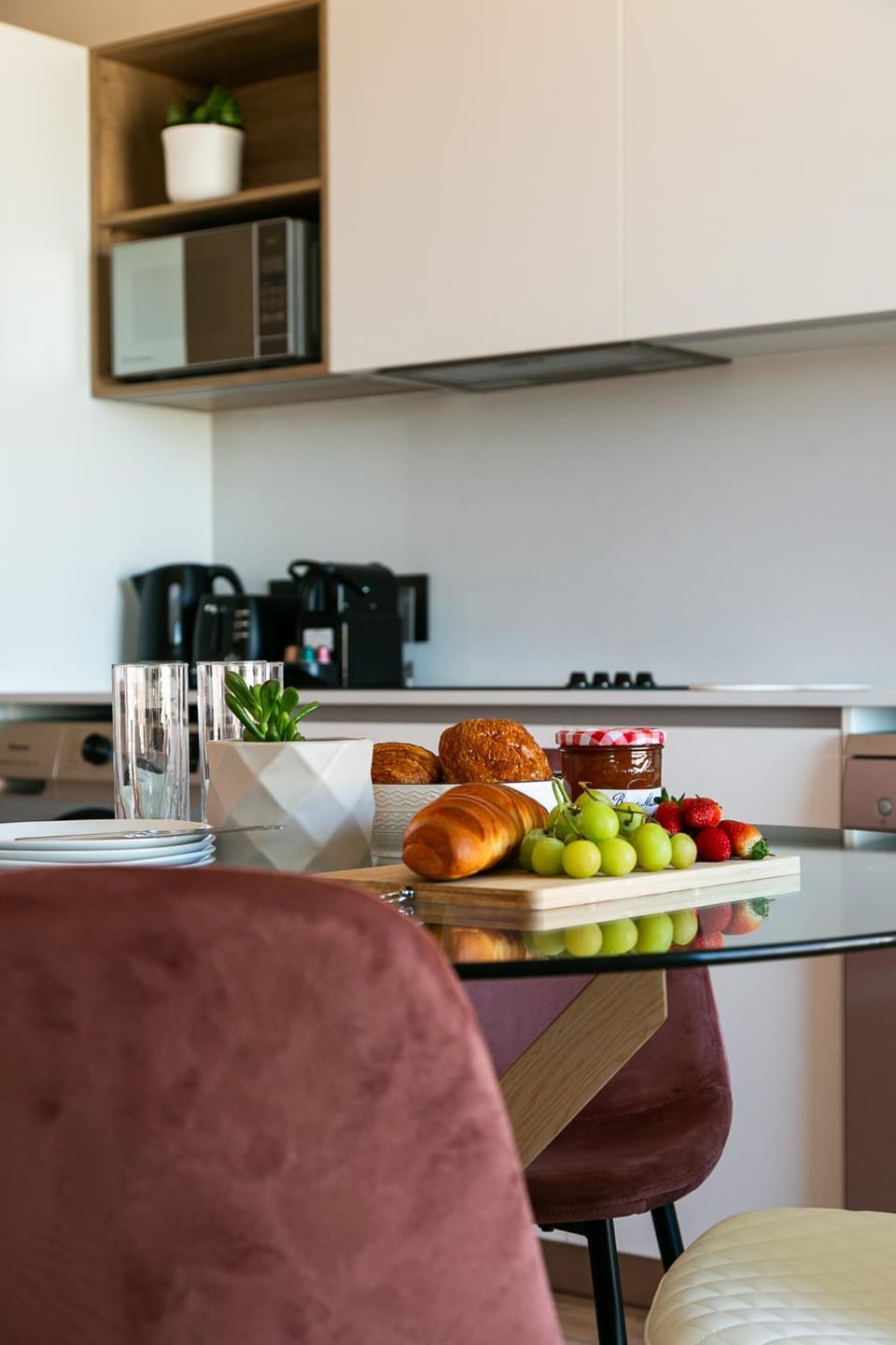 Coffee/tea facilities, Kitchen or kitchenette, Food and drinks, Dining area, Food, Breakfast, toaster