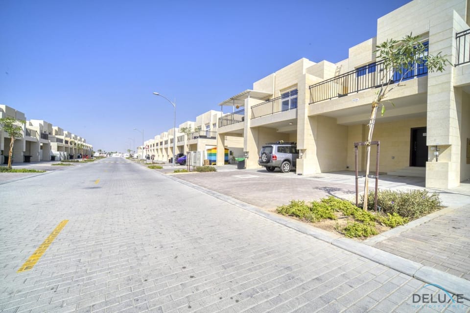 Neighbourhood, Street view