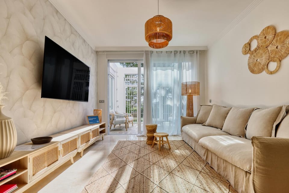 Communal lounge/ TV room, TV and multimedia, Living room, Photo of the whole room, Seating area, Evening entertainment