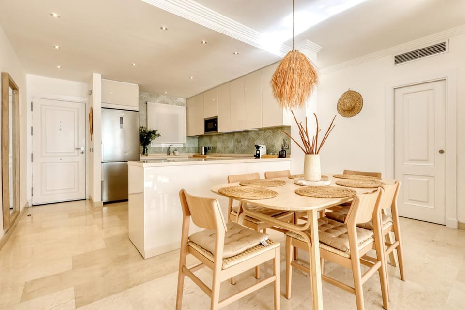 Kitchen or kitchenette, Dining area, air conditioner