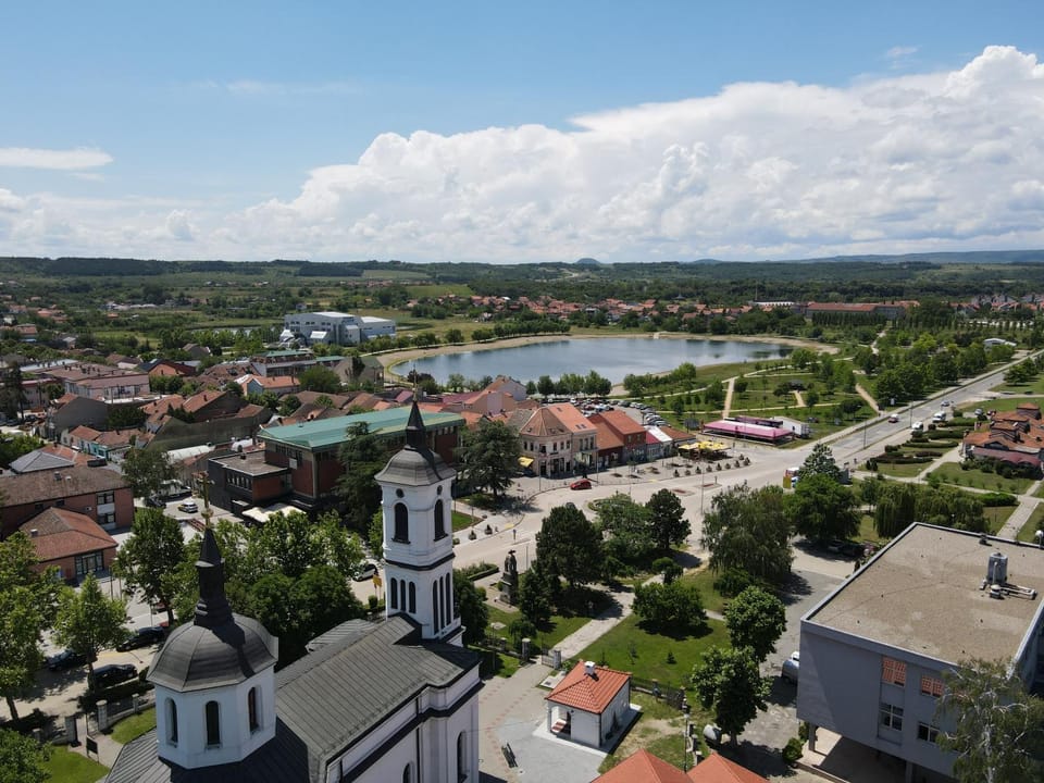 Nearby landmark, Day, Neighbourhood, Bird's eye view, City view, Lake view