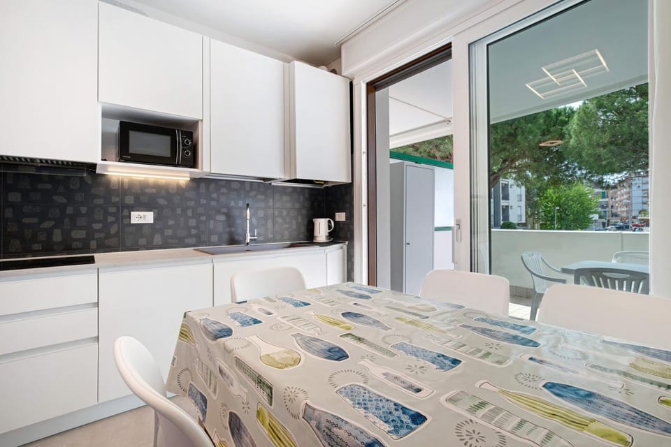 Property building, Kitchen or kitchenette, Living room