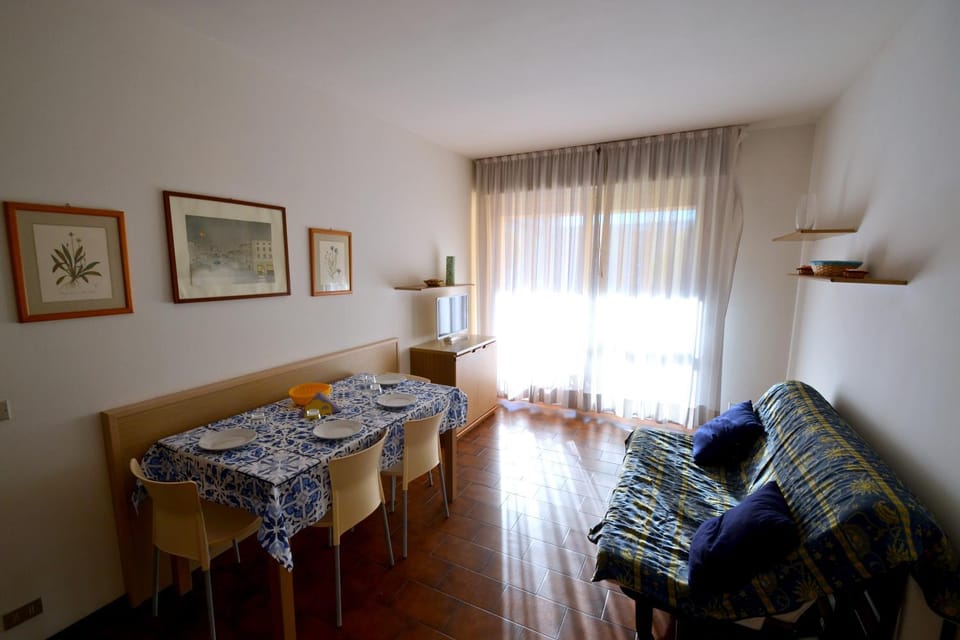 TV and multimedia, Kitchen or kitchenette, Dining area