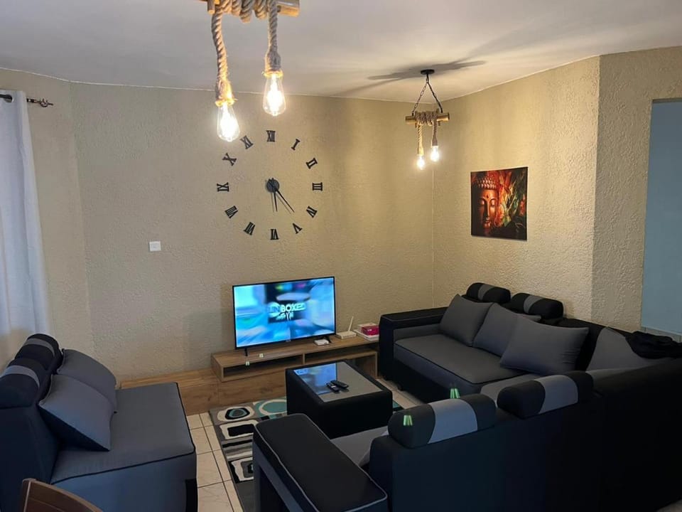 A8 Flic en Flac Poolside Retreat Apartment in Flic en Flac