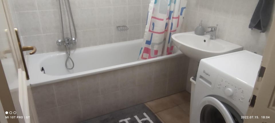 Bathroom, Bath, washing machine