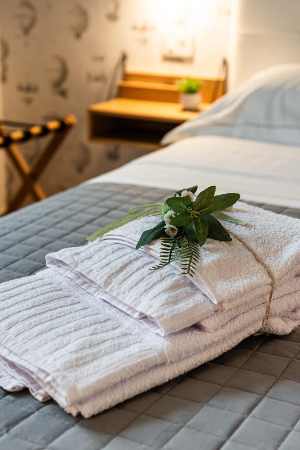 Bed, towels