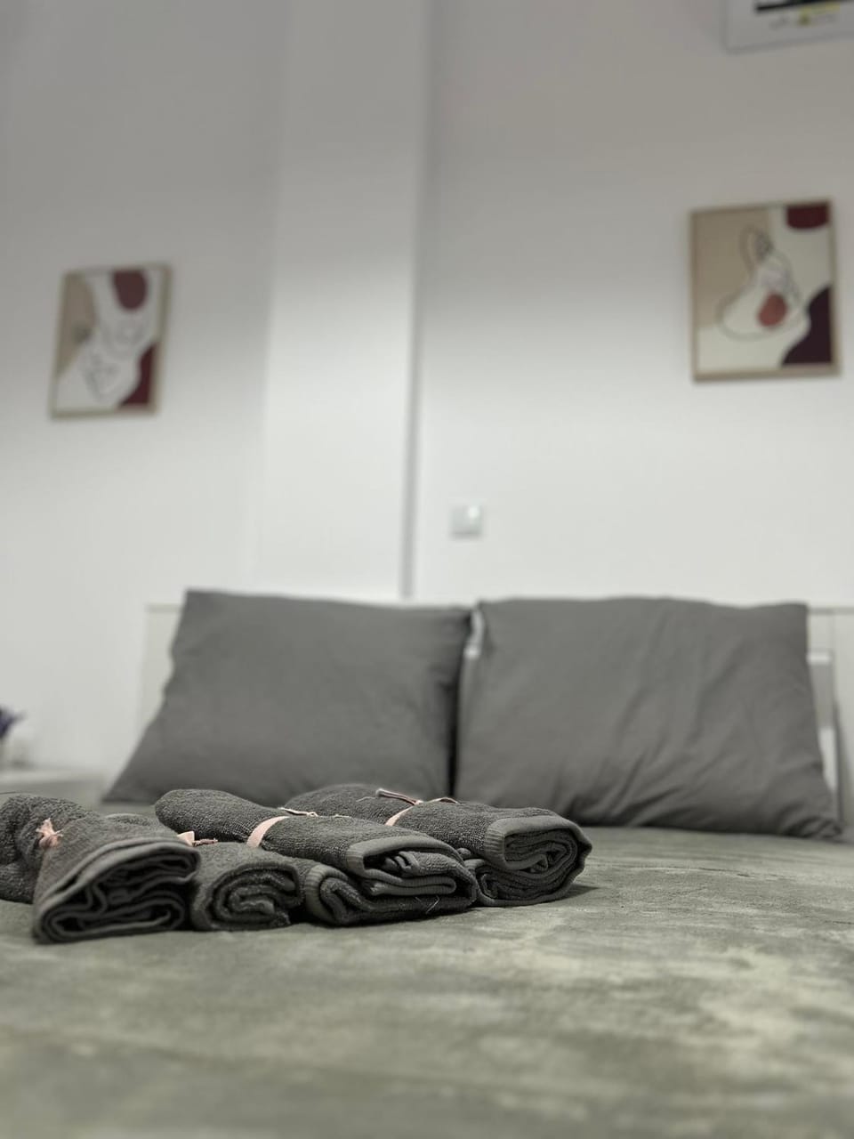 Bed, Bedroom, towels