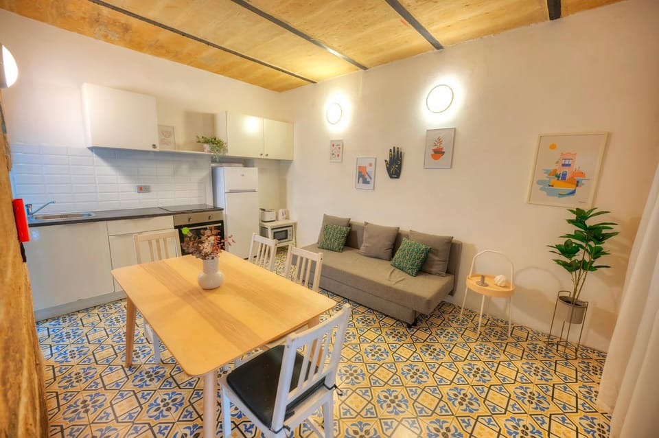Charming 2bedroom townhouse Valletta center KBUT1-1 Apartment in Valletta