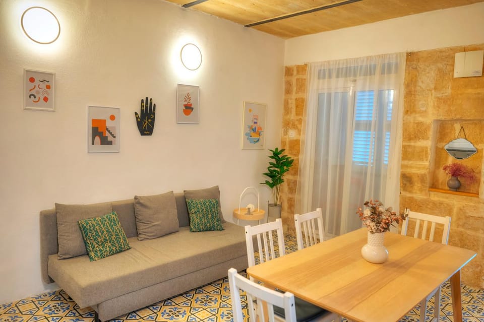 Charming 2bedroom townhouse Valletta center KBUT1-1 Apartment in Valletta
