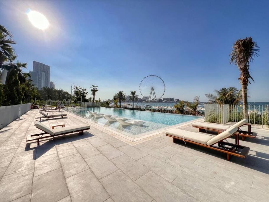 Day, Pool view, Swimming pool, sunbed