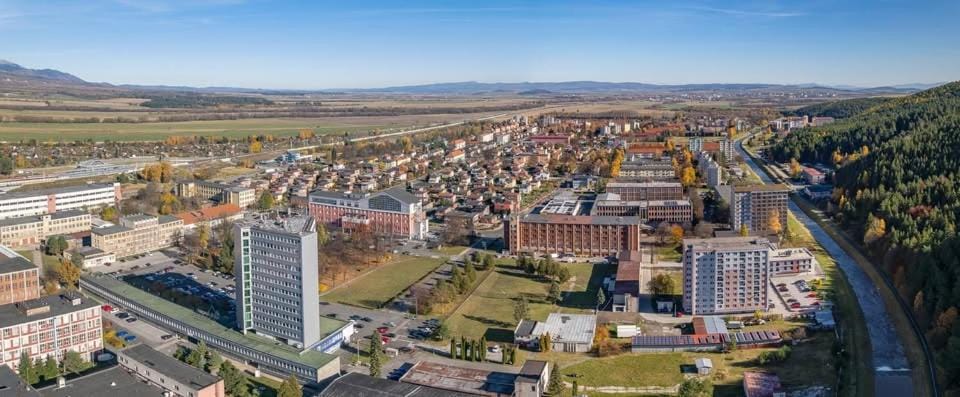 City view, Location