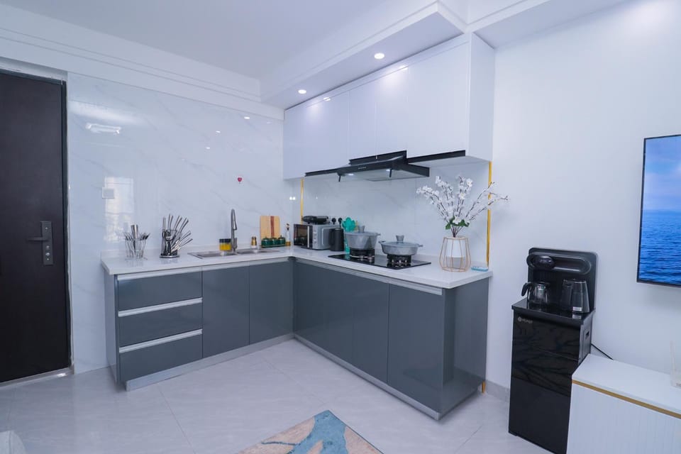 Skyline Splendor with City views, Mini Golf, Spa and Restaurant in Kilimani Nairobi Apartment in Nairobi