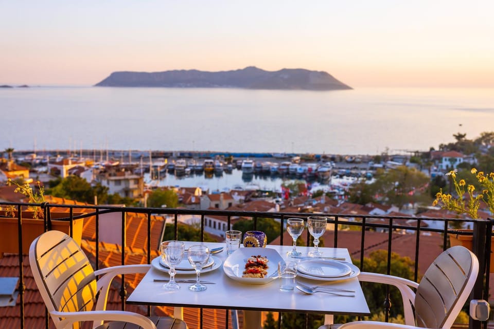 Dining area, City view, Sea view
