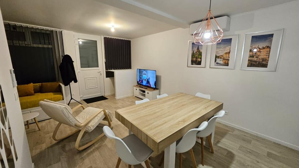 TV and multimedia, Kitchen or kitchenette, Decorative detail, air conditioner