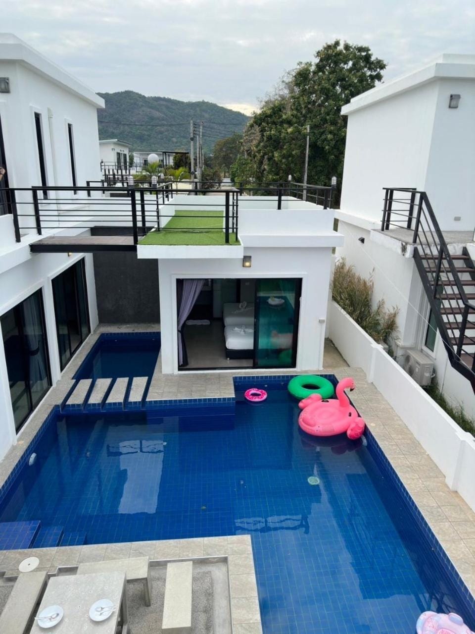 Day, Natural landscape, View (from property/room), Mountain view, Pool view, Swimming pool