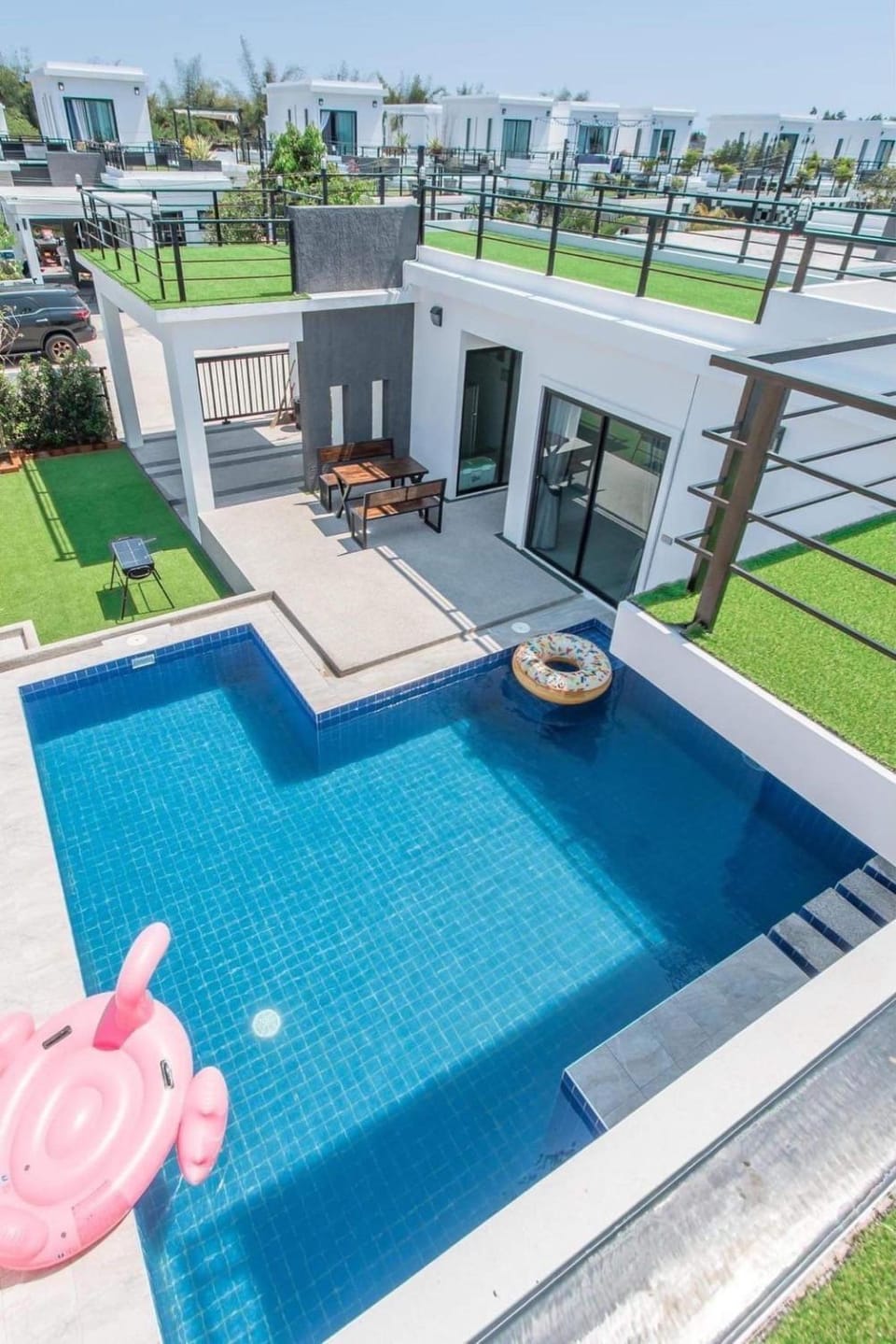 Bird's eye view, Swimming pool