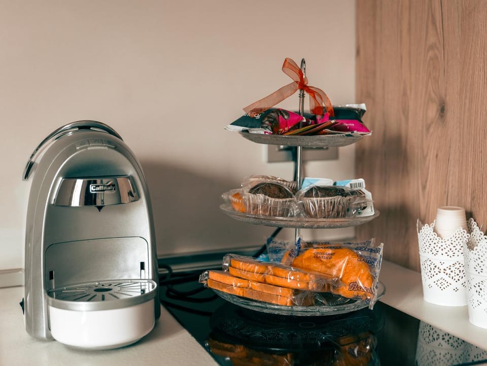 Coffee/tea facilities, Kitchen or kitchenette, Food and drinks