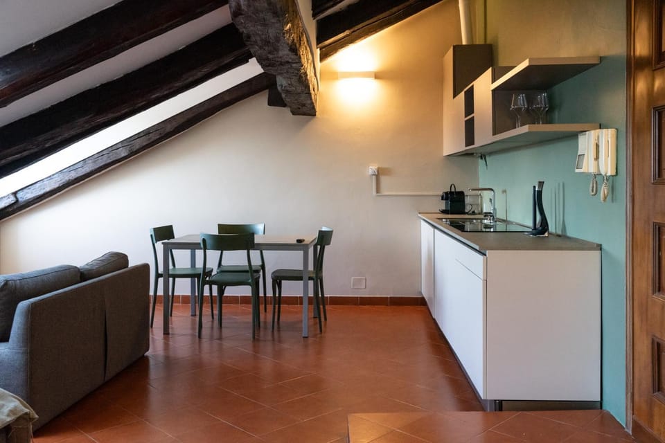 Kitchen or kitchenette, Living room, Seating area, Dining area, minibar, stove