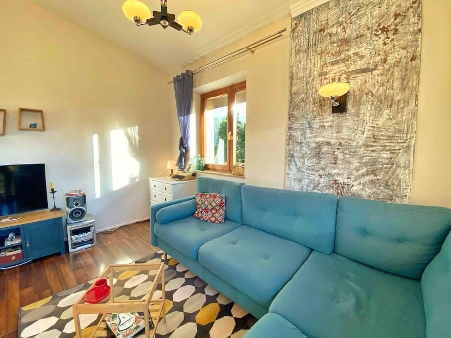 Communal lounge/ TV room, TV and multimedia, Living room, Seating area, Evening entertainment
