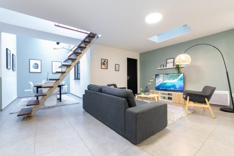 4 bedroom apartment with parking ! Apartment in Lille