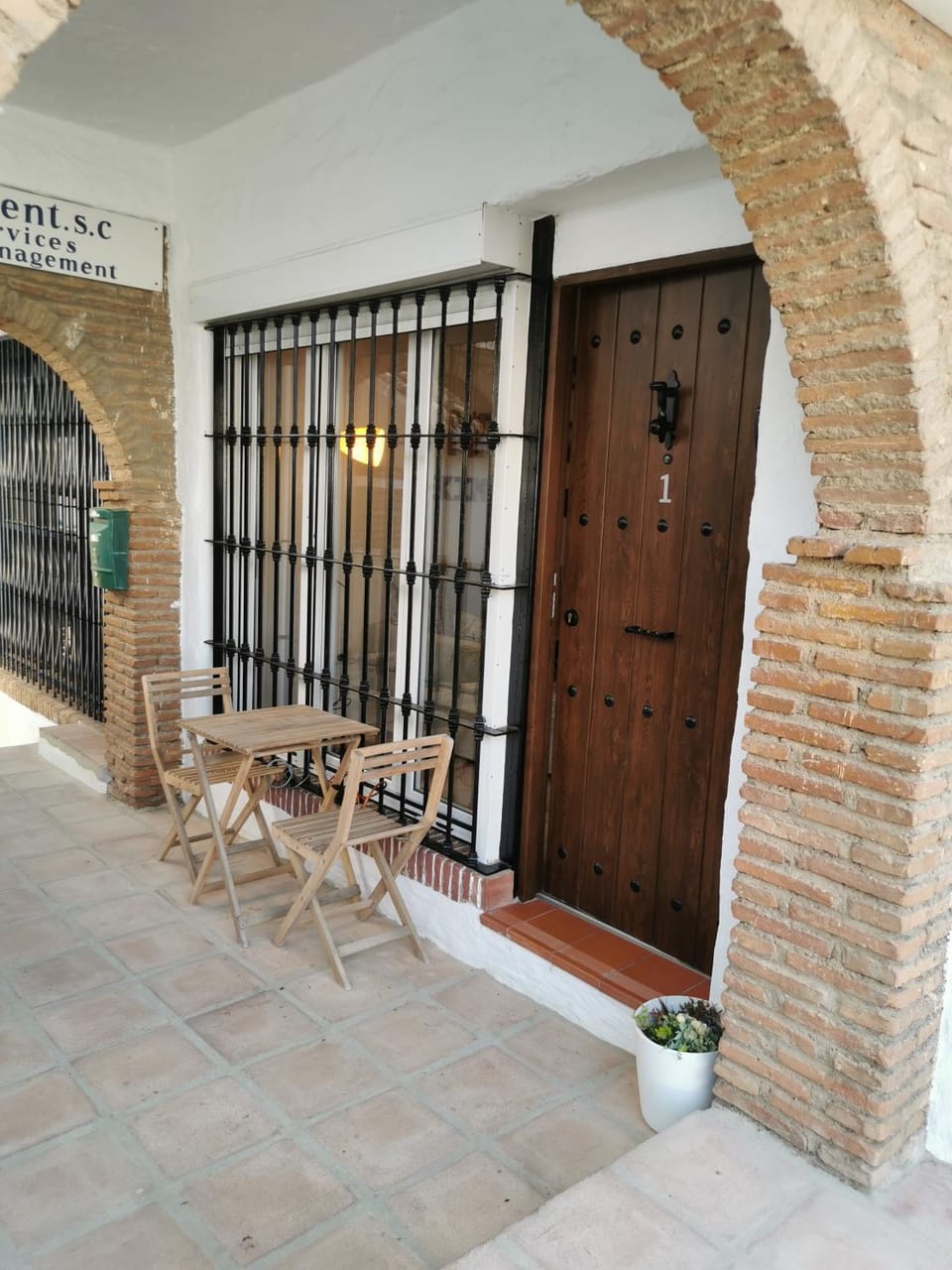 Facade/entrance