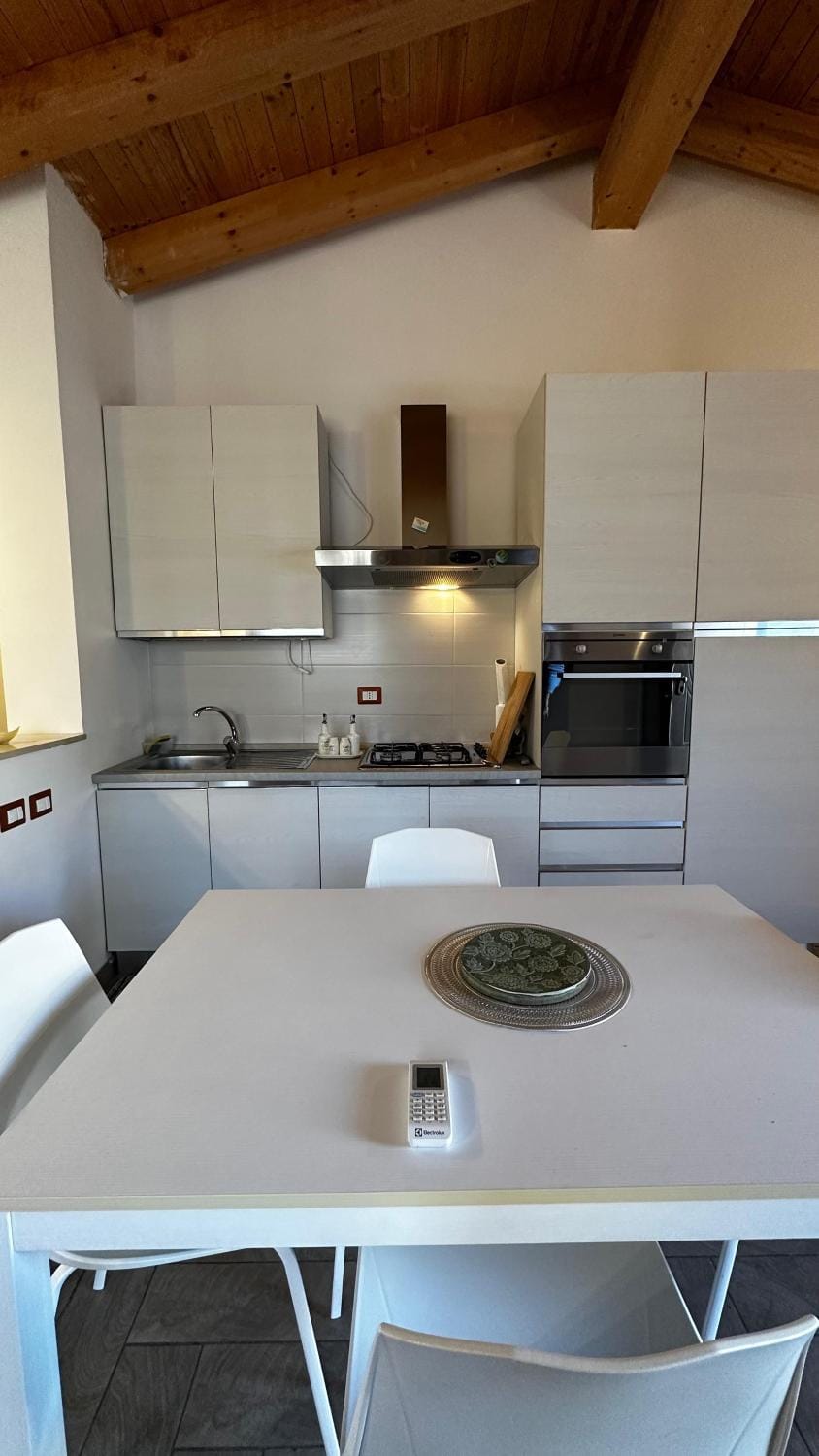 Kitchen or kitchenette, Dining area, pet friendly, stove