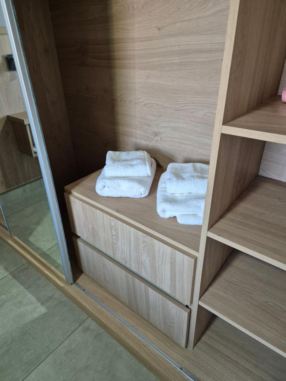 towels, wardrobe