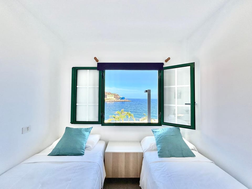 Bed, Bedroom, Sea view