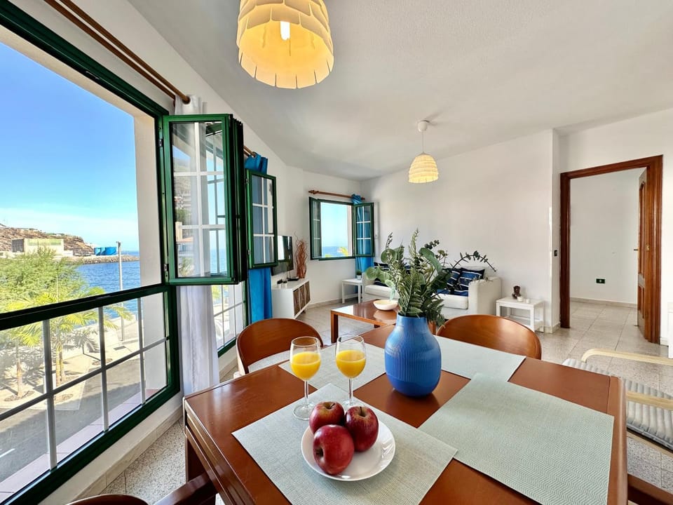 Living room, Dining area, Sea view