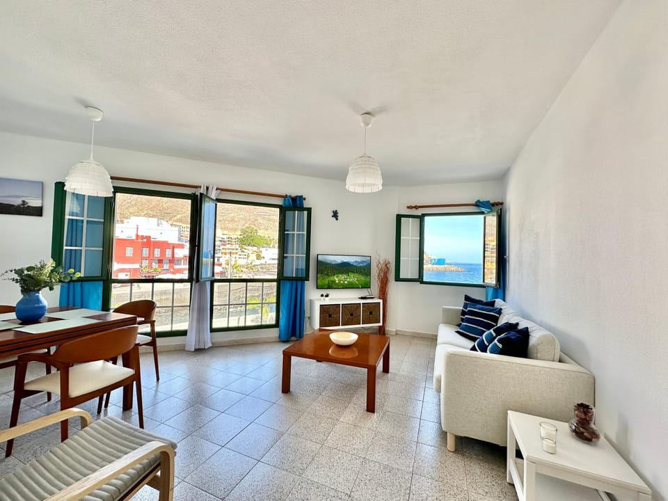 TV and multimedia, Living room, Dining area, Sea view