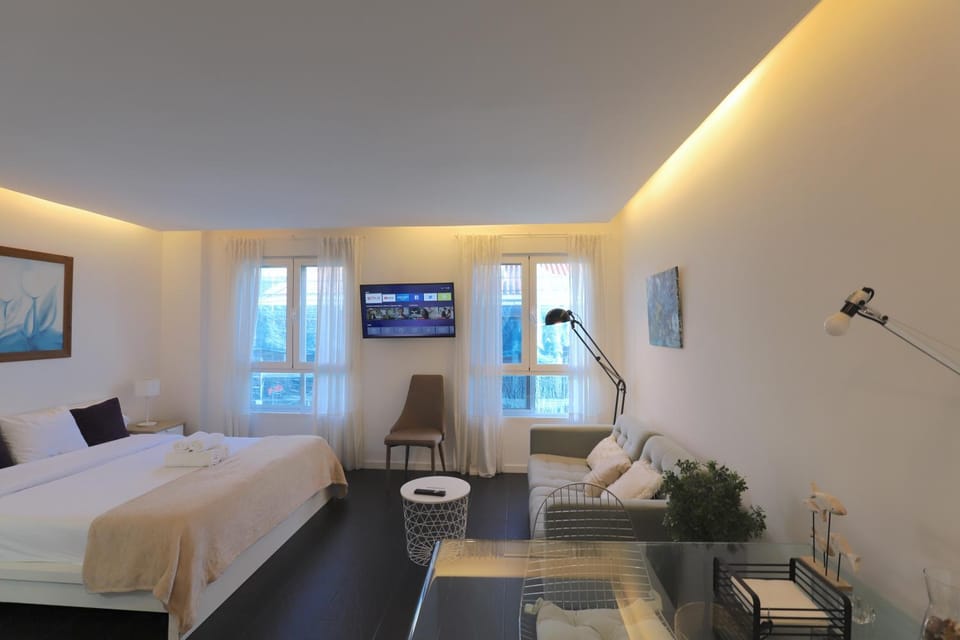 Bed, Living room, Bedroom