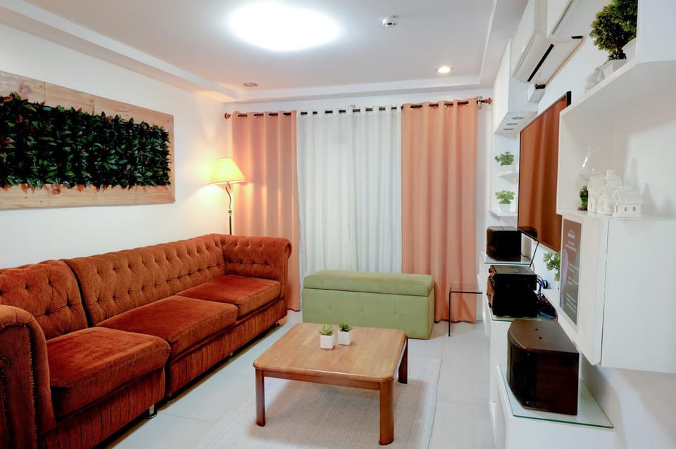 TV and multimedia, Living room, Seating area, air conditioner
