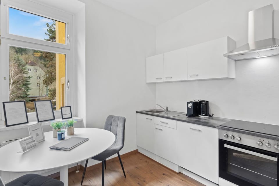 Coffee/tea facilities, Kitchen or kitchenette, Dining area, dishwasher, oven, pet friendly, stove, toaster