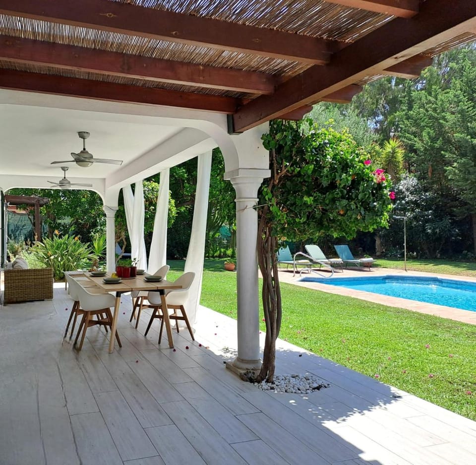 Noctua Villa Estepona pool and beach 013 Villa in Costa del Sol