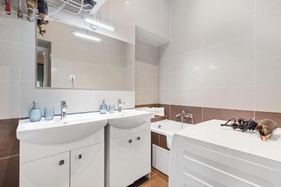 Bathroom, Bath