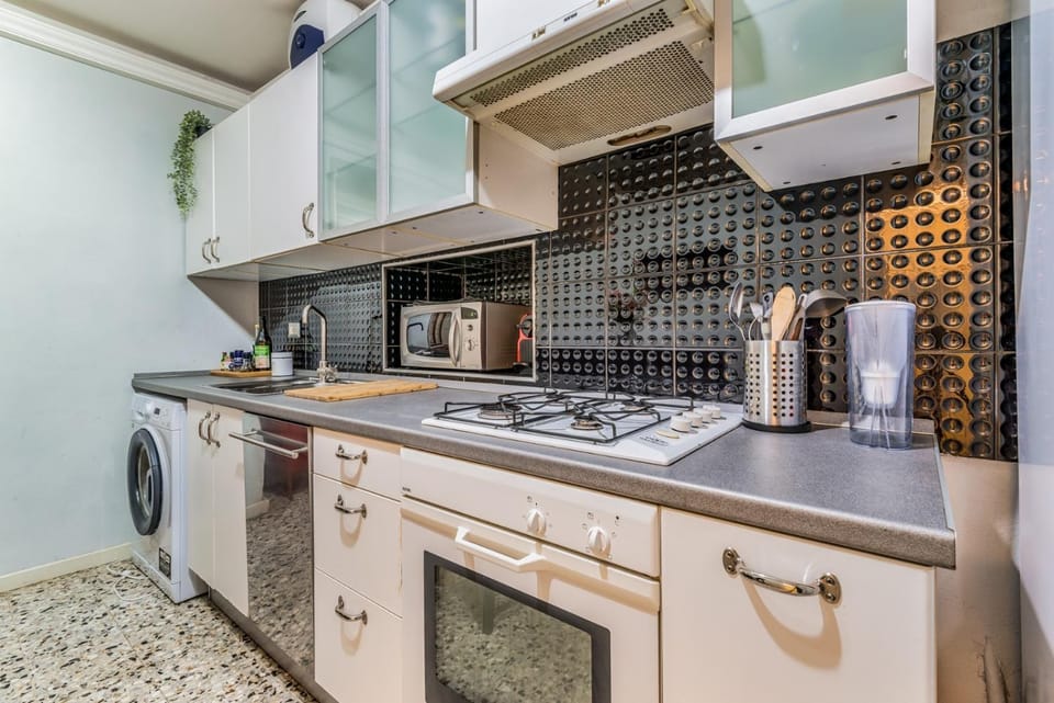 Coffee/tea facilities, Kitchen or kitchenette, dishwasher, minibar, pet friendly, stove, washing machine