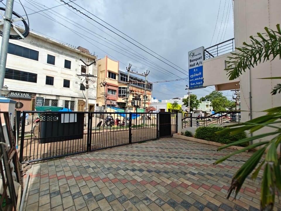 Neighbourhood, Street view, Location