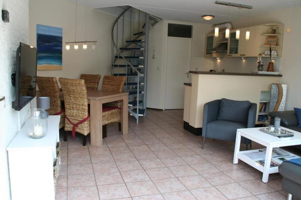 TV and multimedia, Kitchen or kitchenette, Living room, Dining area