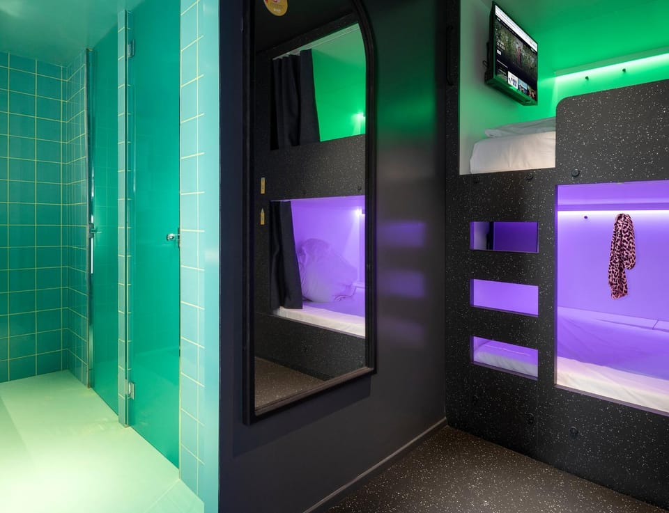 Bathroom, TV and multimedia, bunk bed