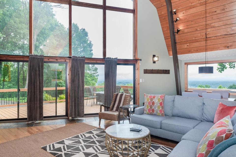Hudson's Peak on Leisure Mountain House in Woodfin