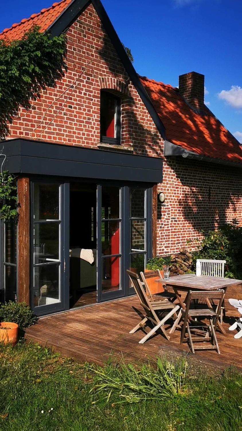 Property building, Spring, Garden, Balcony/Terrace, Balcony/Terrace, Dining area