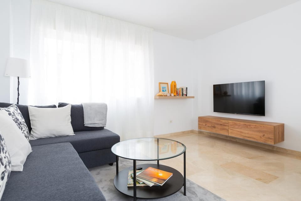 Communal lounge/ TV room, TV and multimedia, Living room