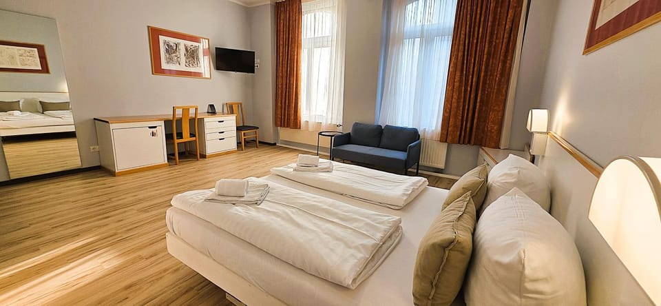 Bed, TV and multimedia, Photo of the whole room