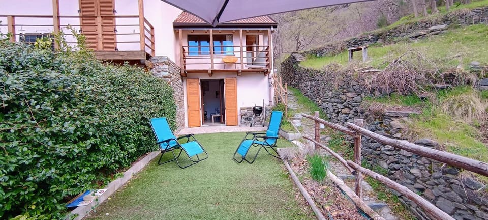 Property building, Spring, Garden, View (from property/room), Balcony/Terrace, Dining area, Garden view