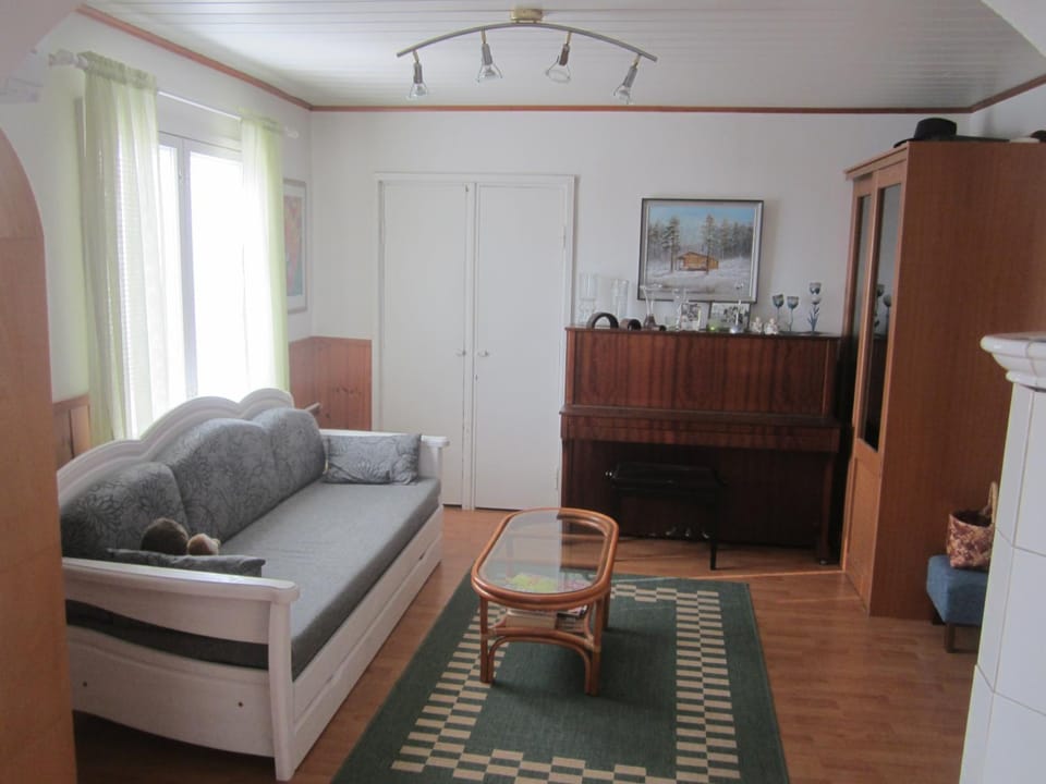 Bed, Seating area