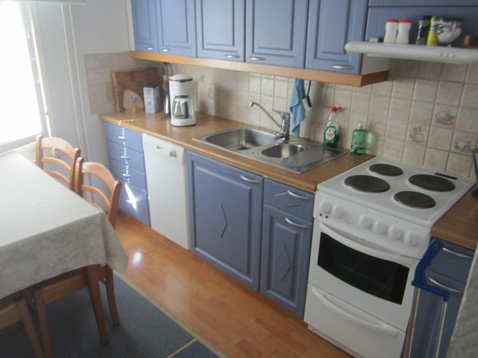 Coffee/tea facilities, Kitchen or kitchenette, dishwasher, minibar, pet friendly, stove