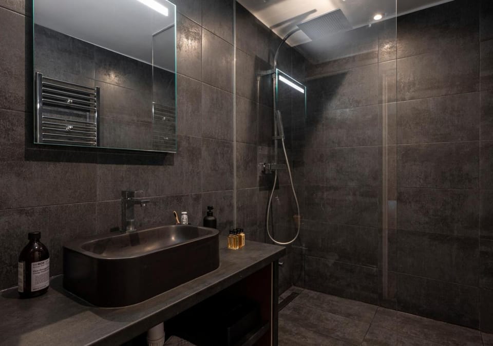 Shower, Bathroom, towels